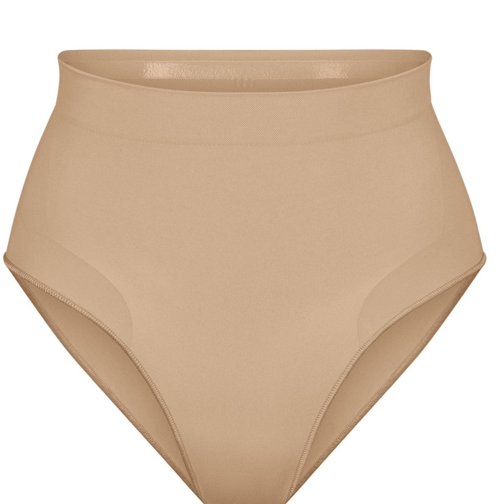Skims Seamless Brief in Clay - Picture 2 of 4